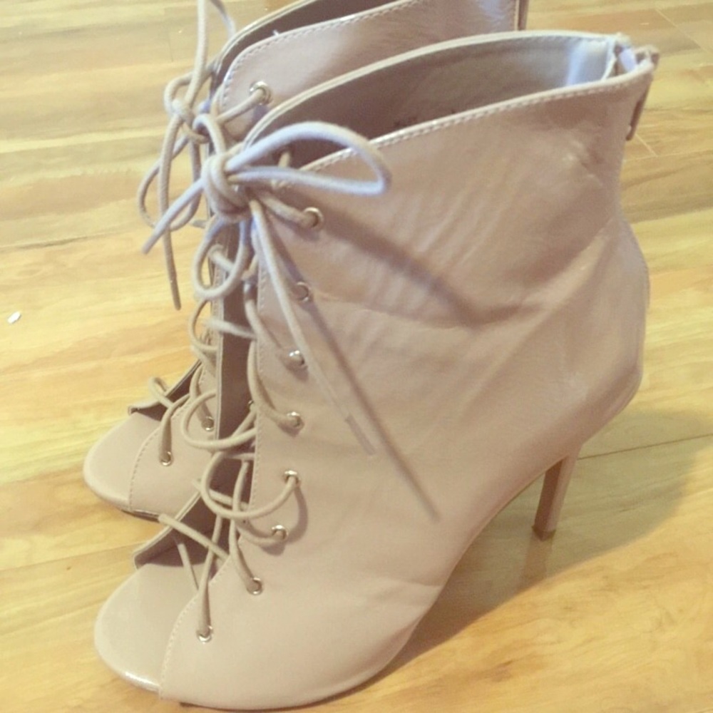 Size 9 fancy fun heels